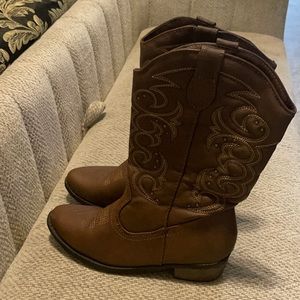 Girls boots size 2 wore once